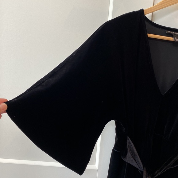 A Pea in the Pod Black Velvet Top - Picture 2 of 6